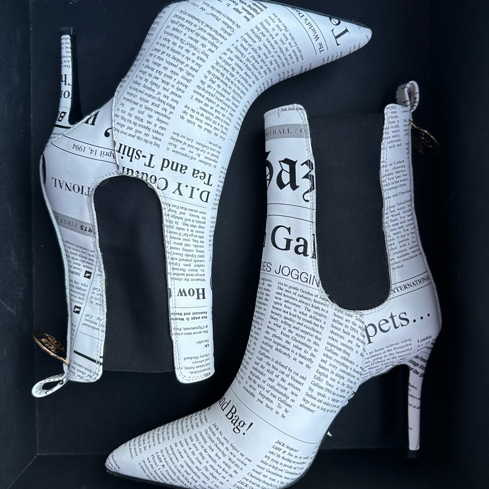 JOHN GALLIANO NEWS PRINT HEELED BOOTS ♡